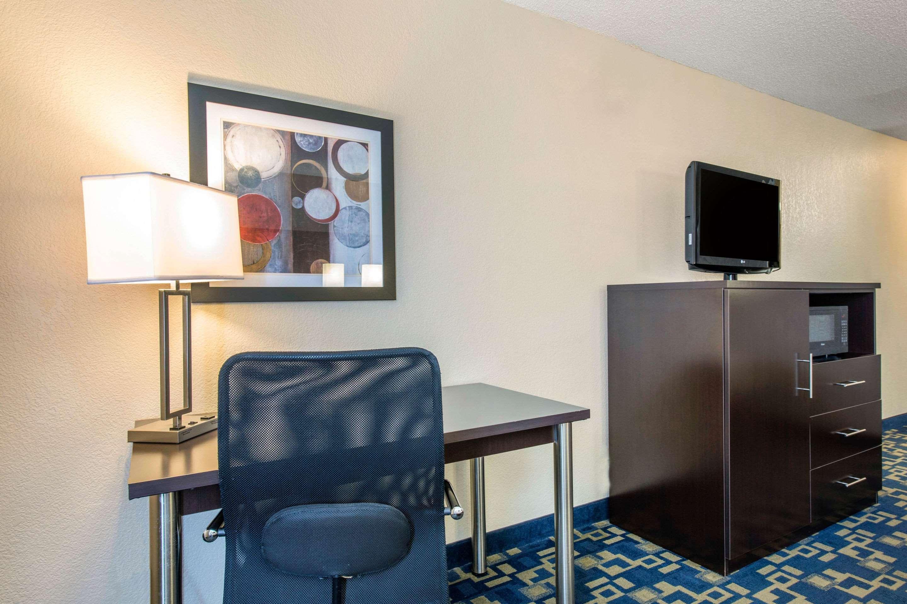 Comfort Inn & Suites Near Universal Orlando Resort-Convention Ctr Bagian luar foto